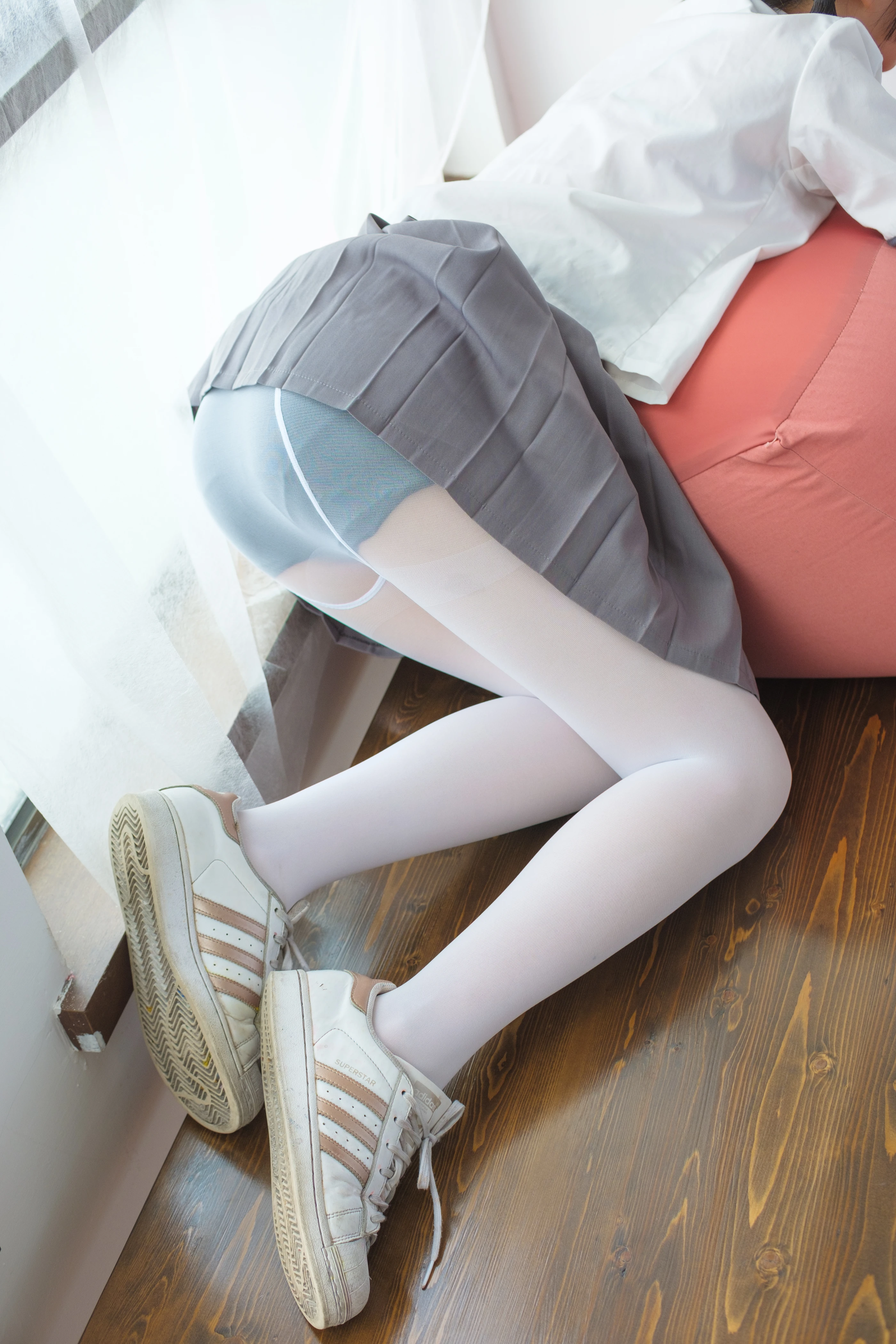 森萝财团 [BETA-026] 红色校服肉丝美足少女 [78P] 2